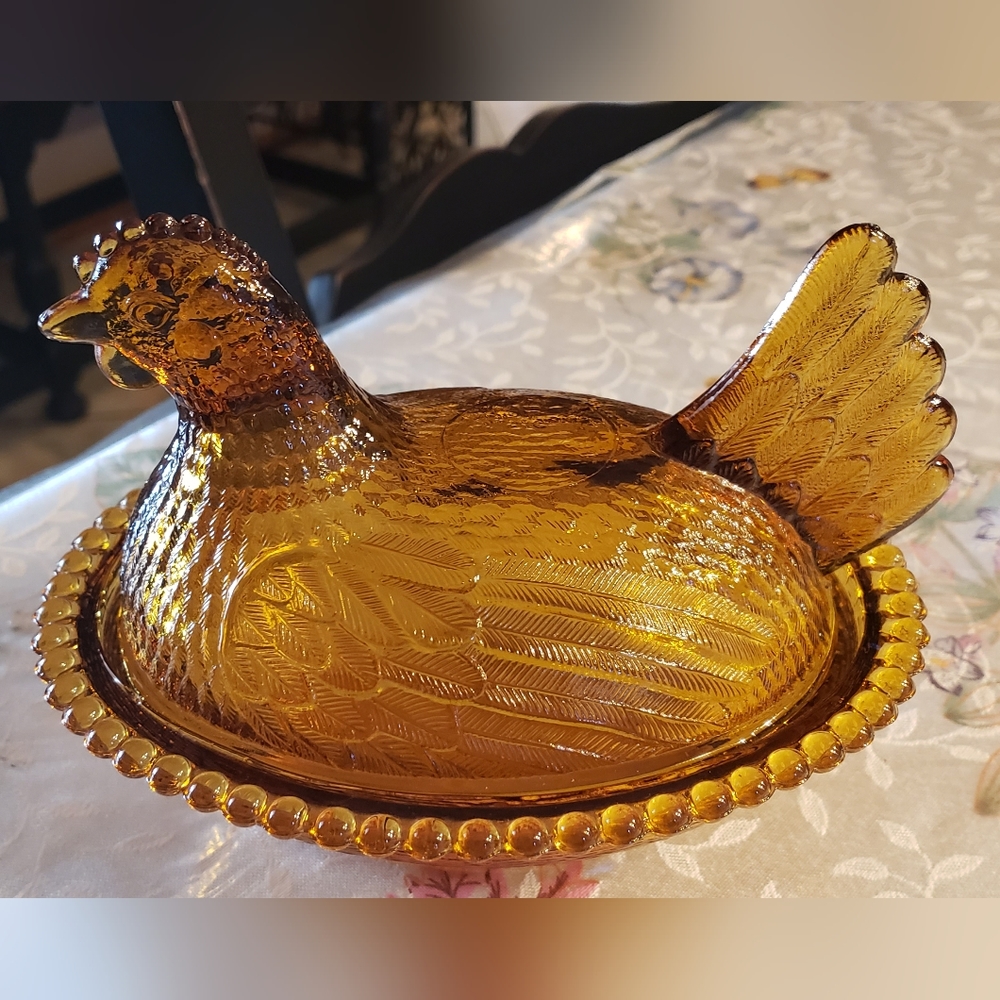 Depression glass hen gold